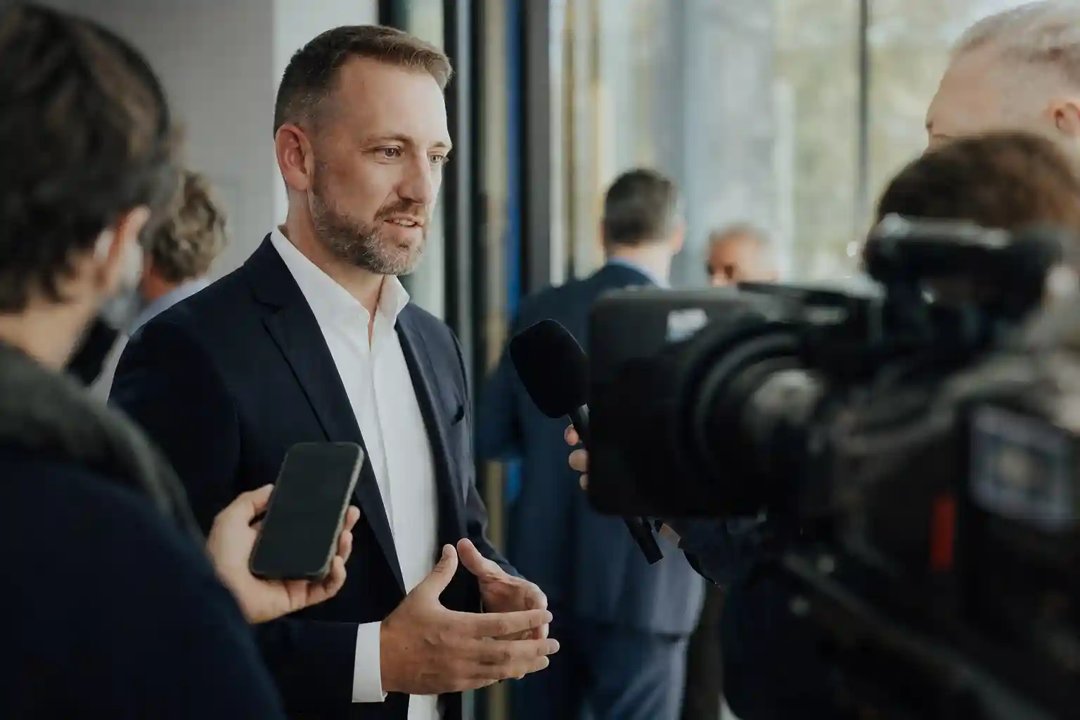 CEO em entrevista para a imprensa sobre autoridade de marca
